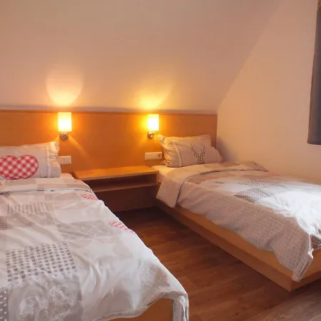 Moni Am Silbersee Mit 2 Appartement *